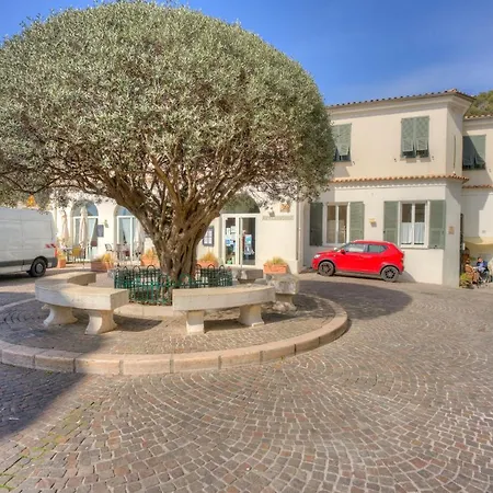 Ancienne Mairie Vieux Village 3 Bedroom Apartmán *